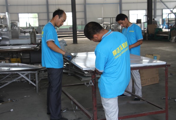 麻豆APP在线观看設備工人生產車間線展示